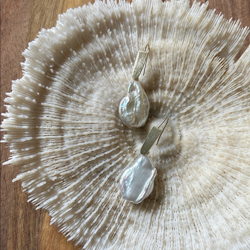 Kendra Scott Elegant Pearl Drop Earrings